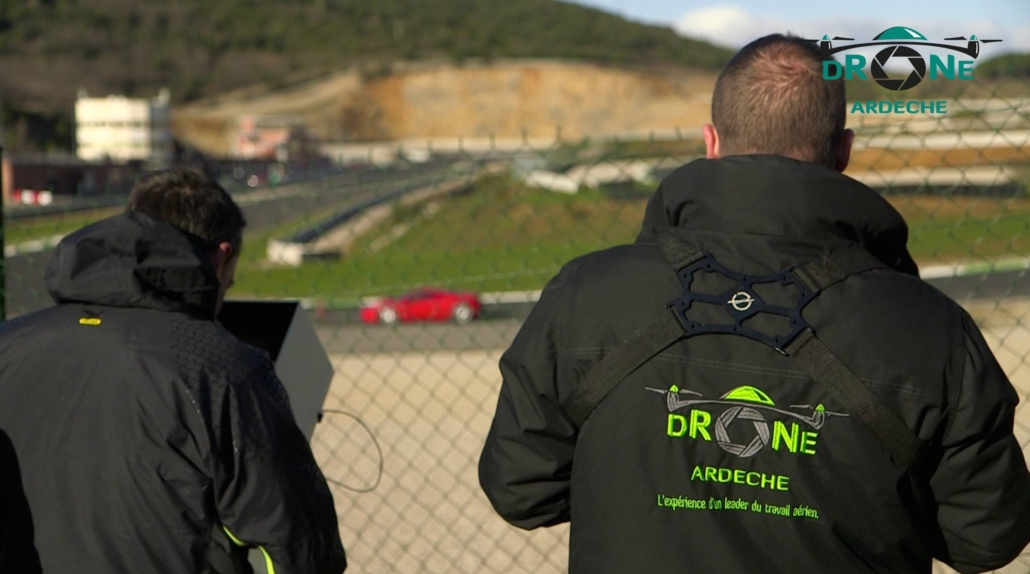 Prises de vues aériennes au Pole mécanique d'Alès pour filmer des sports mécaniques sur la piste vitesse et Camera-car voiture Travelling