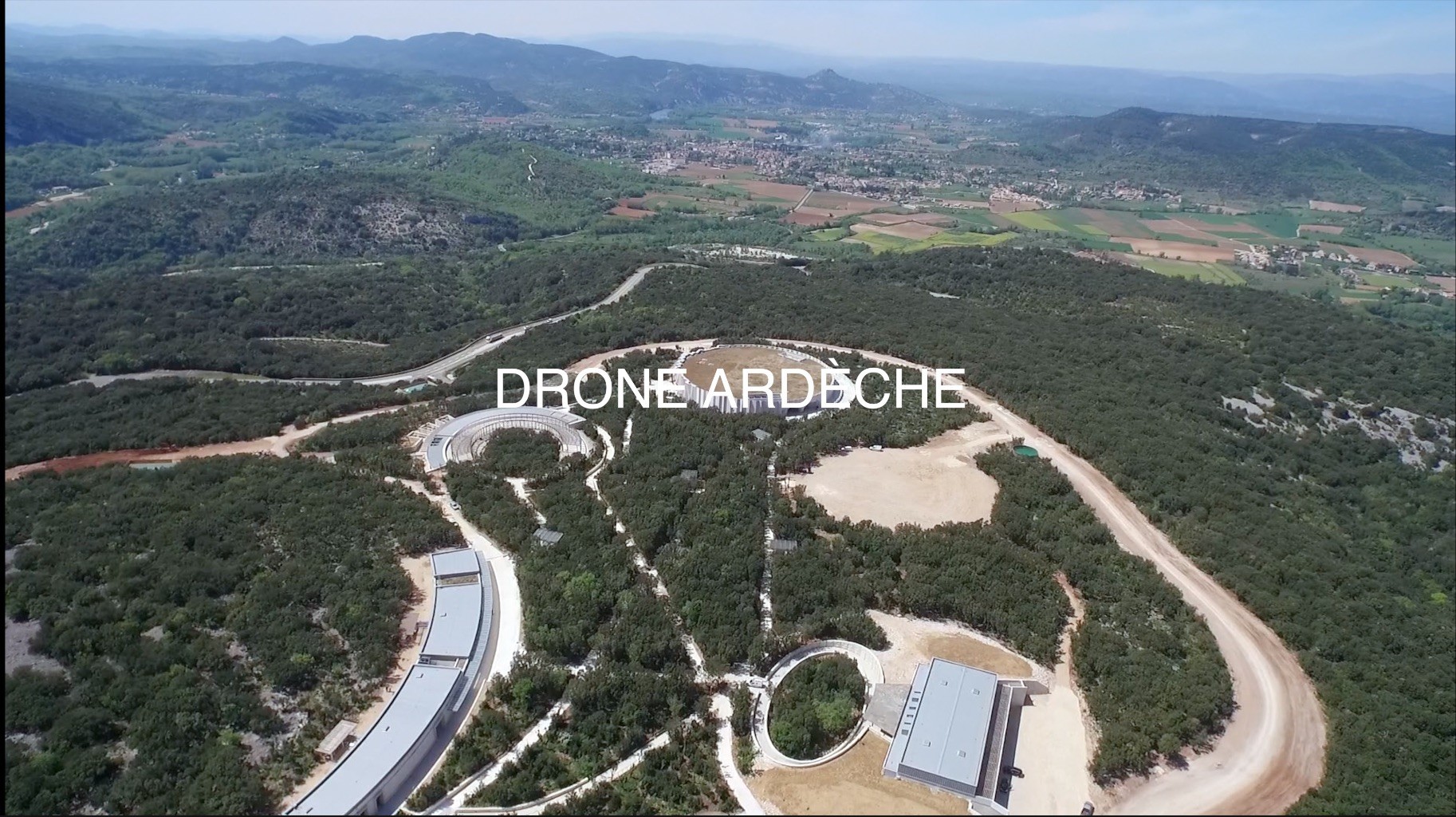 caverne du pont d'arc drone