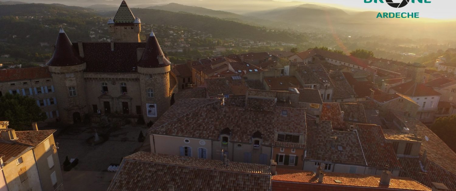 Photos et vidéo aériennes par drone professionnel NICE THÉOULE SUR MER SAINT-TROPEZ Cannes SAINT JEAN CAP FERRAT Antibes CAP D'AIL JUAN LES PINS