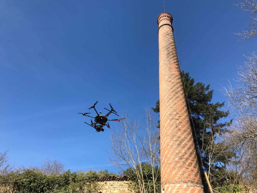 Inspection de cheminée industrielle par drone