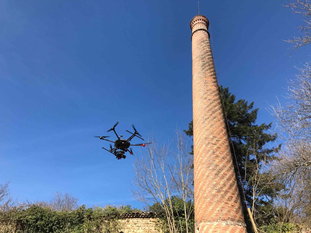 Inspection de cheminée industrielle par drone