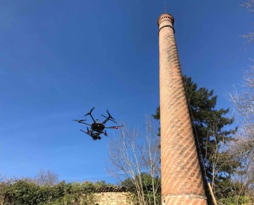 Inspection de cheminée industrielle par drone