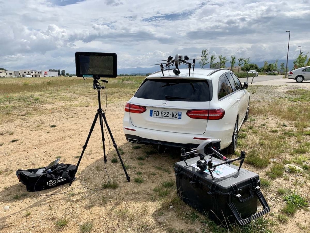 Photo De Drones Au Sol Pendant Une Mission De Prises De Vues Aériennes En Drome