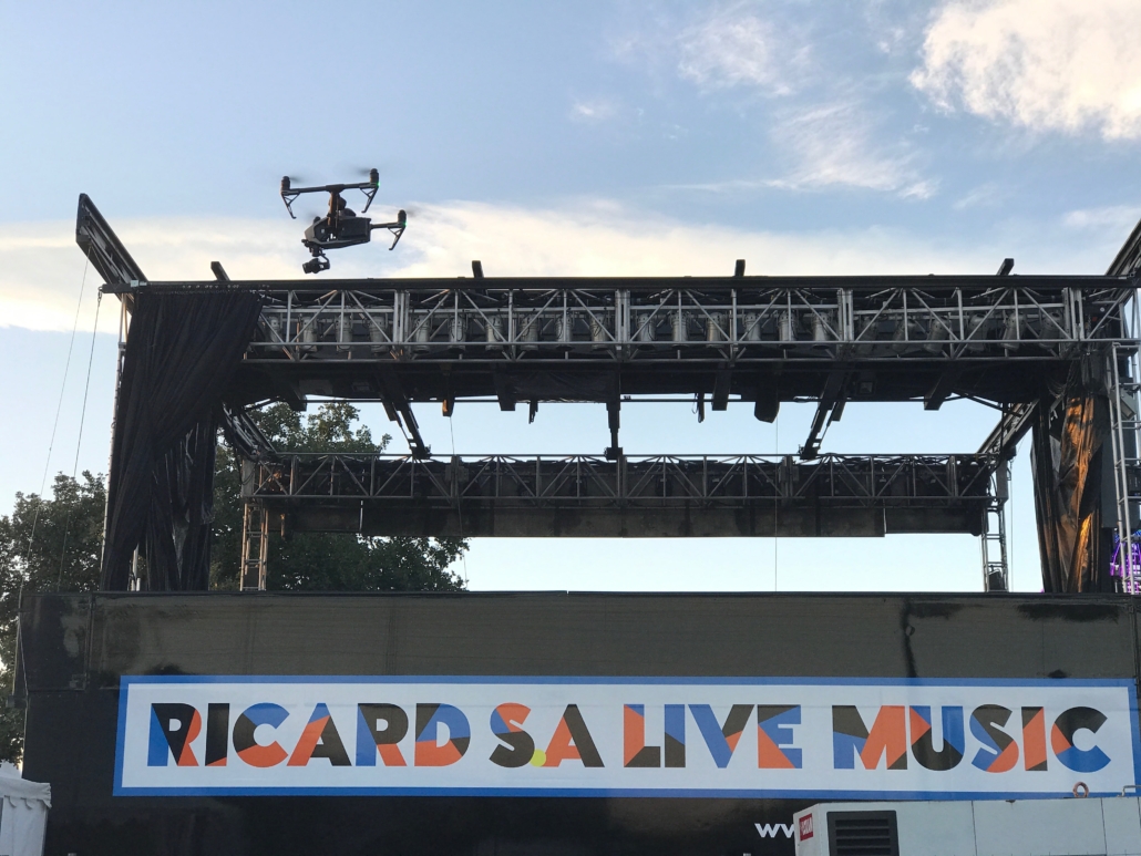 Drone ruoms Ardèche Vidéo drone - Vidéo aérienne Ruoms - Vidéo par drone festival - Société prise de vue aérienne par drone
