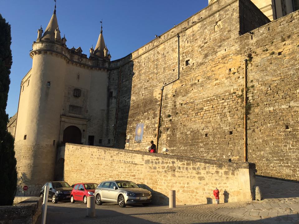 Chateau de grignan par drone Drome - professionnel images Chateau de Grignan - Drone Châteaux de la drome - Pilote drone Grignan