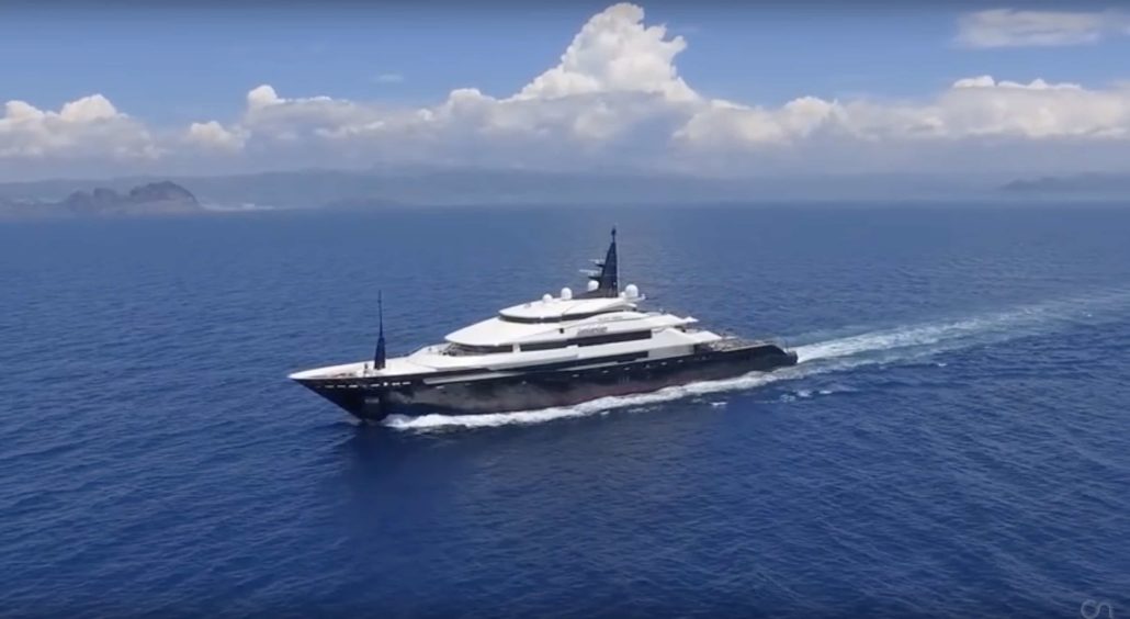 Mise en valeur de superYacht par drone - Prise de vue par drone - Pilote pour Drone Pictures