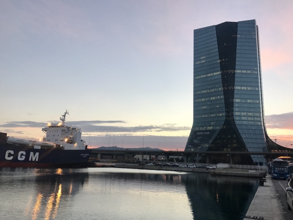 Prise De Vues Par Drone Marseille | images Aériennes De La Tour Cma Cgm