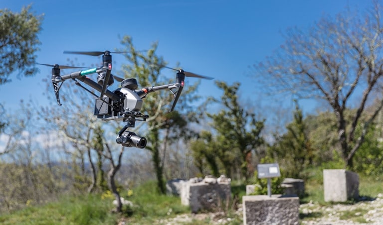 DJI Inspire 2 et caméra X7 en vol en Ardèche
