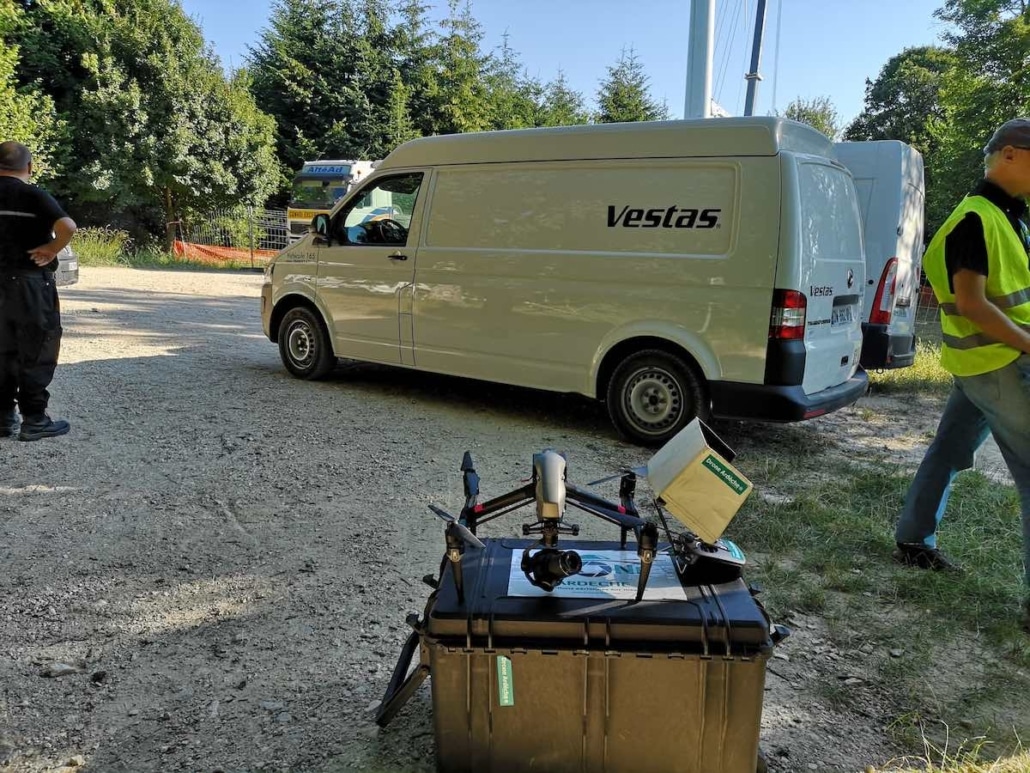 drone pour prise de vues aérienne-dun suivi de chantier éolien