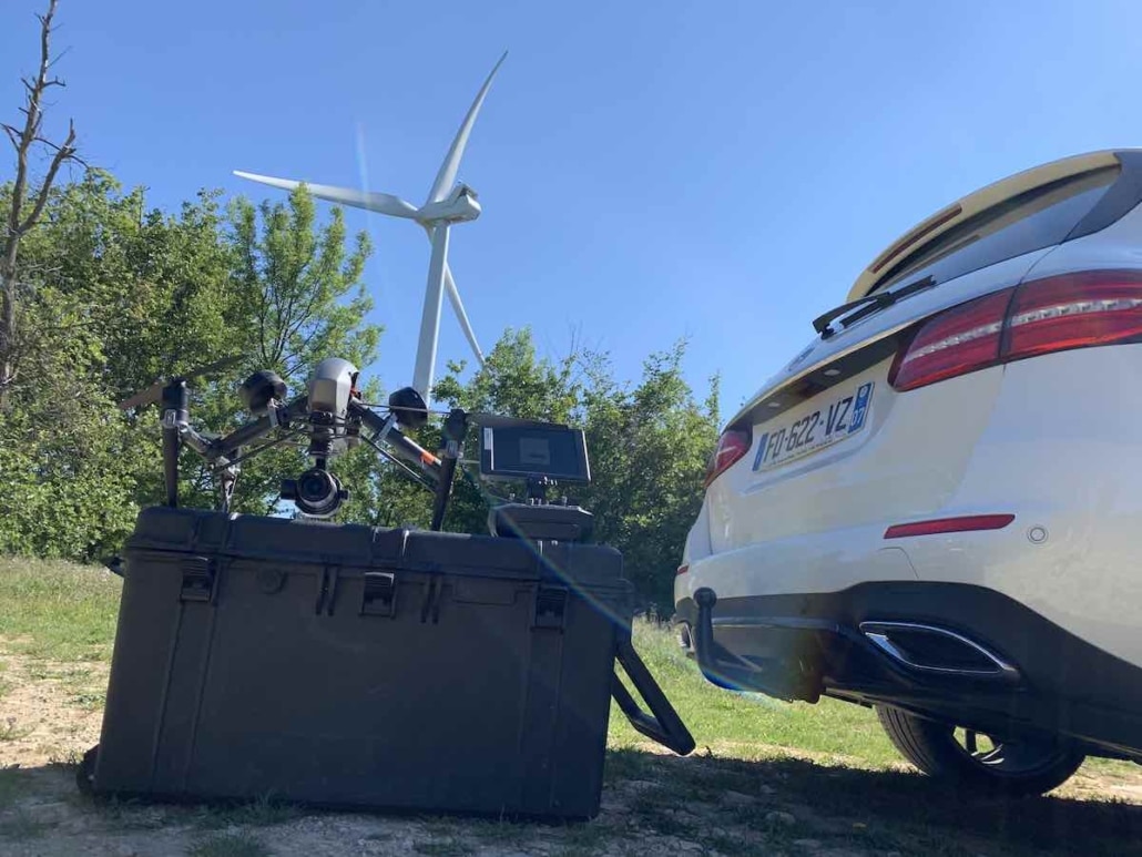 Photo D'un Drone Permettant Les Inspections D'éolienne