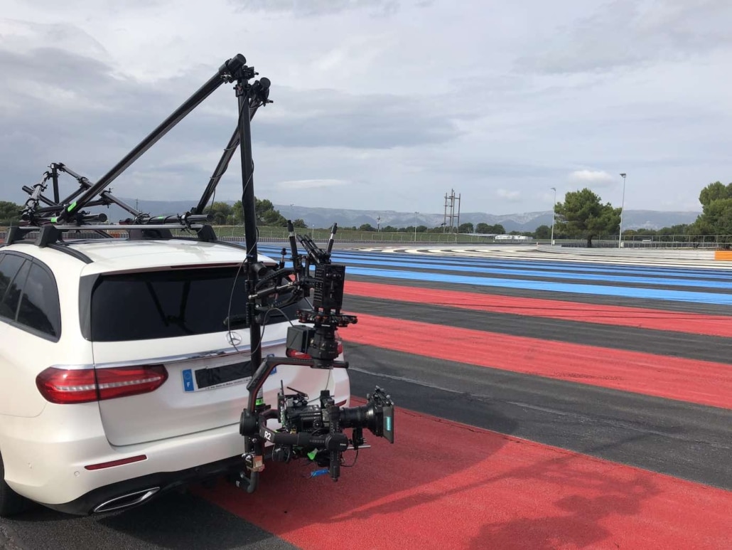 prestataire drone et véhicule travelling Marseille | tarif location voiture travelling pour tournage sur circuit
