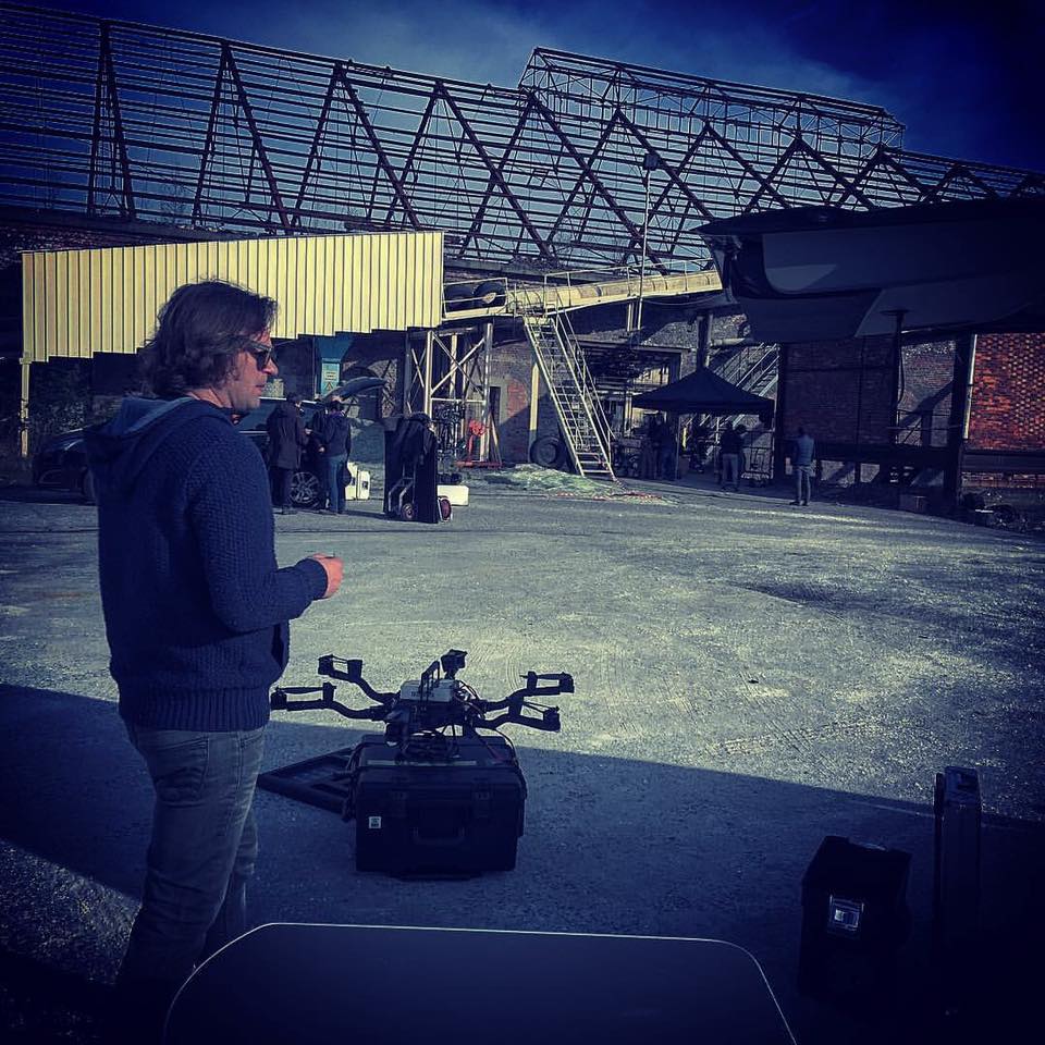 télépilote avec drone cinéma ALTA et movi Pro