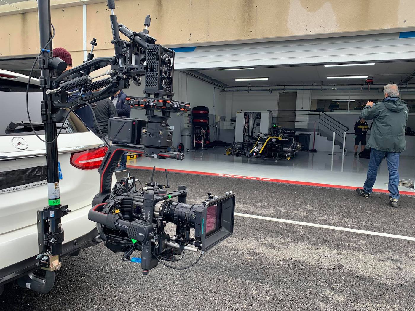 Louer Monte charge Tournage Cinéma Avec Chauffeur Location de Véhicule Travelling avec Black Arm | France Suisse