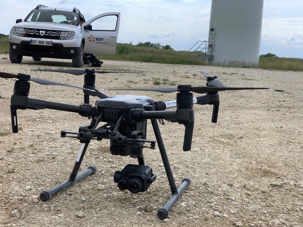 droniste pour inspection d'éolienne thermique