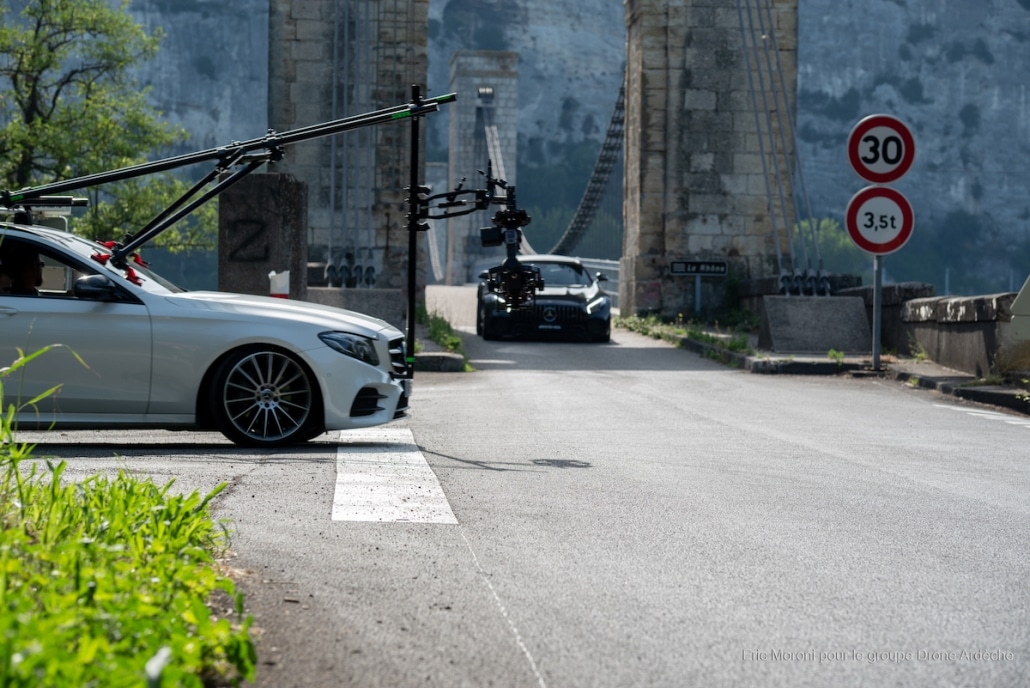 tournage d'une pub voiture blackarm flowciné pour suivi de vehicule avec fastcar | Production cinéma Lyon | Production publicité TV Lyon