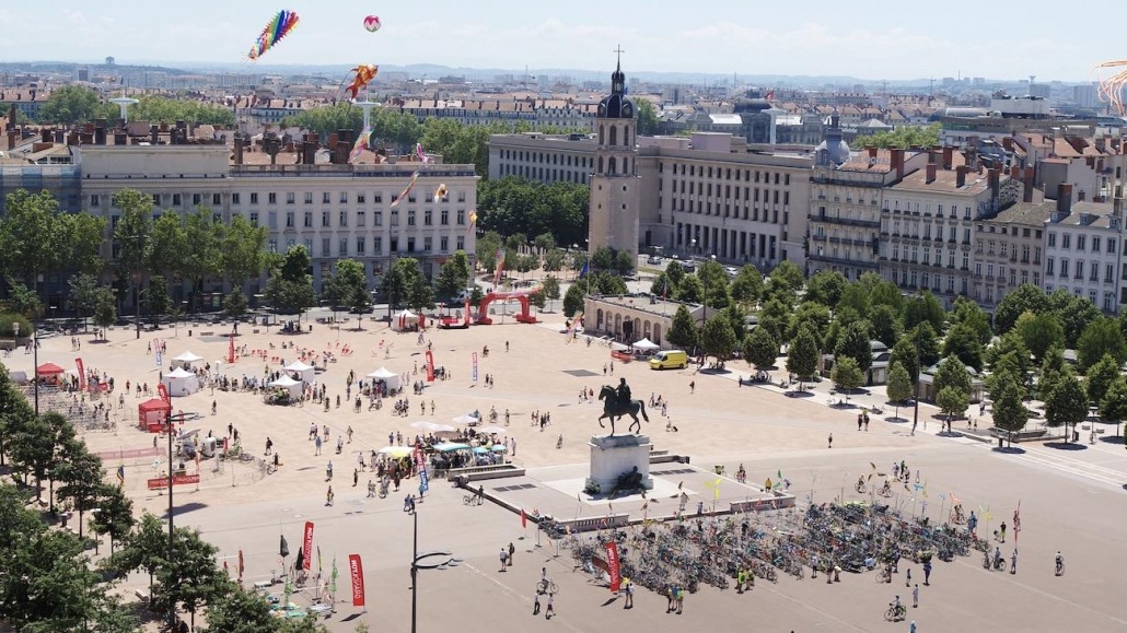 vidéo aérienne place bellecour lyon rhone alpes | Prestataire drone Lyon | Lyon drone Services