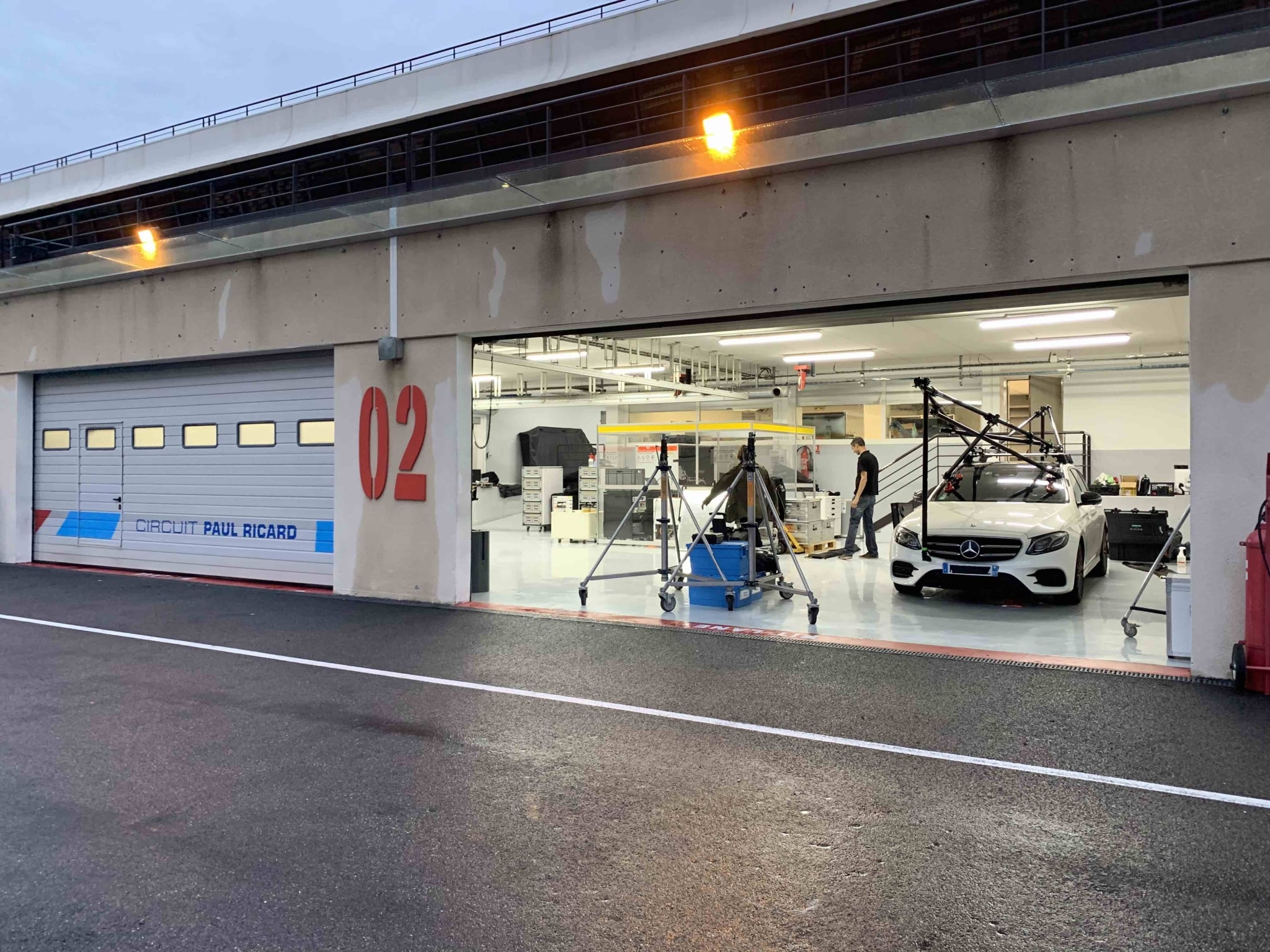 Circuit de course, vehicules-garages
