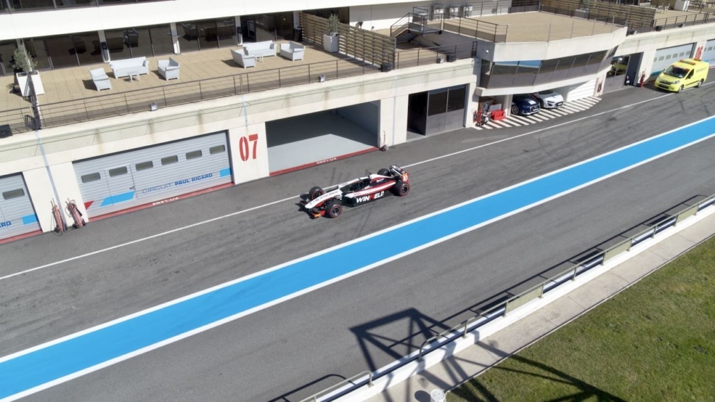 Formule 1 En Prise De Vue Drone Dans Les Stands Du Circuit Paul Ricard | Règlement drone sur circuit automobile