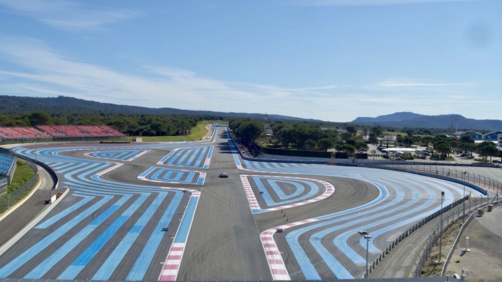 Prise De Vue Drone Circuit Du Castellet | chicane du mistral en vue aérienne | Chef Op Aérien | réalisation de vues aériennes du circuit du Castellet | prestation drone automobile