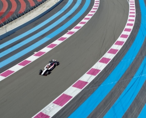 Vidéo Aérienne D'une Formule 1 Dans Le Virage De Signe Circuit Du Castellet