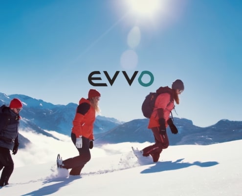 entreprise de drone dans les alpes : réalisation des prises de vues par drone pour evvo shoes