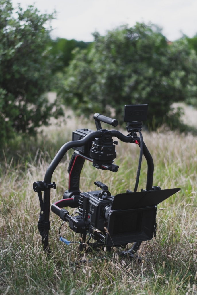 nos moyens de tournage au sol : notre caméra red avec mattebox tilta et ronin 2