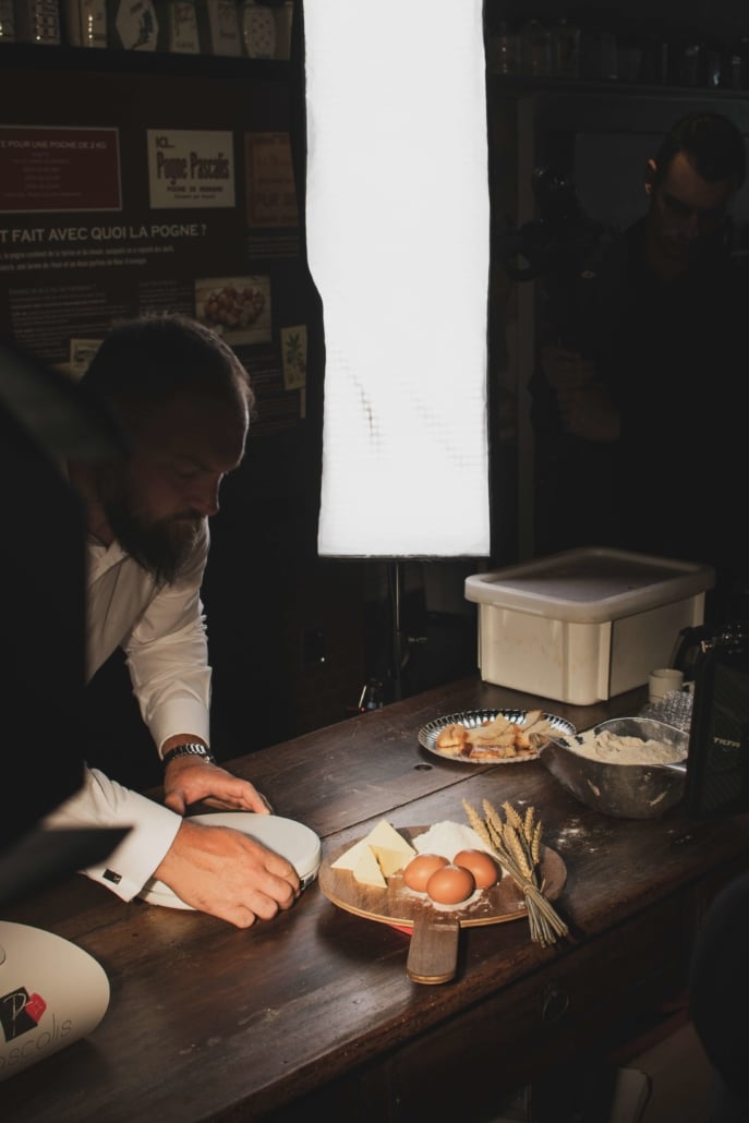 nos moyens de tournage : tournette pour les plans food et tourner des pièces en vidéo