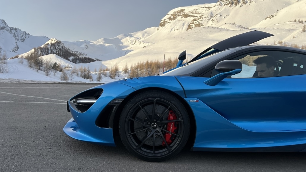 prestataire drone italie et alpes pour tournage publicité voiture