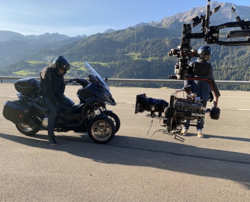 voiture travelling en suisse avec blackarm flowciné